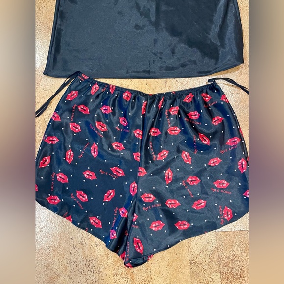Delicates Pajama Set Liquid Satin Large Kisses Cami & Shorts Sexy - Picture 10 of 15